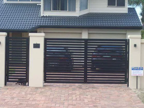 Modern steel sliding gate by Al Razzaq